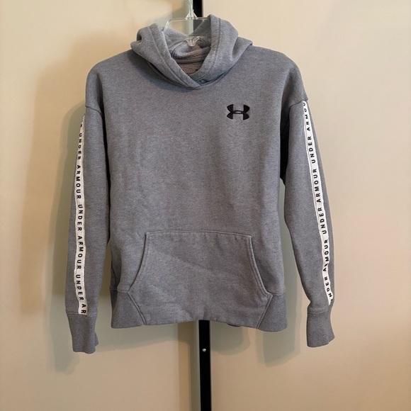Boys Under Armour Gray Sweater Lightweight Breathable Performance SM - Picture 1 of 6